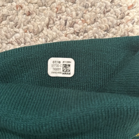 Adidas green beanie with Pom - Picture 2 of 2